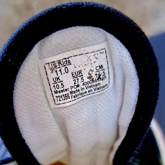 Cute Girls Checkerd Vans - Picture 4 of 5